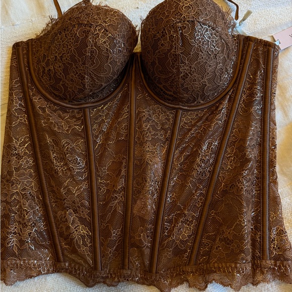 Elegant Brown Lace Corset by - Picture 3 of 5